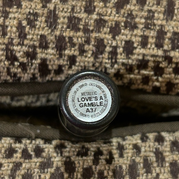MAC Loves A Gamble RARE lipstick super hard to find - Picture 2 of 5